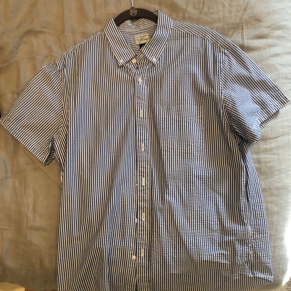 Blue seersucker short sleeve button down size L